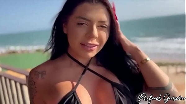 Comi e gozei na boca dessa rabuda de frente pro mar