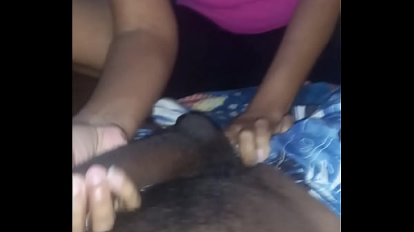 meia-irmã chupa pau e depois beija namorado gosada